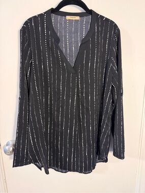 Timeson Black Split-Neck Long Sleeve Large